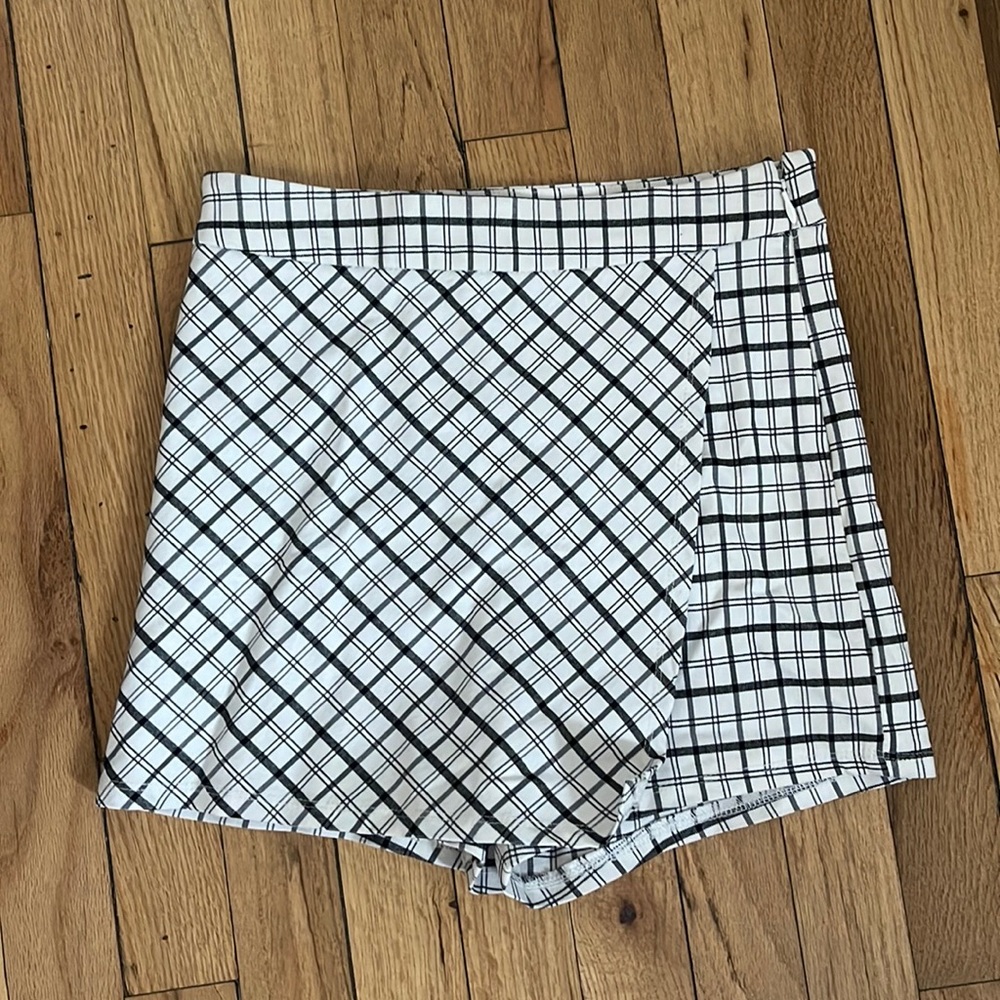 Garage plaid skort with black and white plaid and built in shorts in size Small